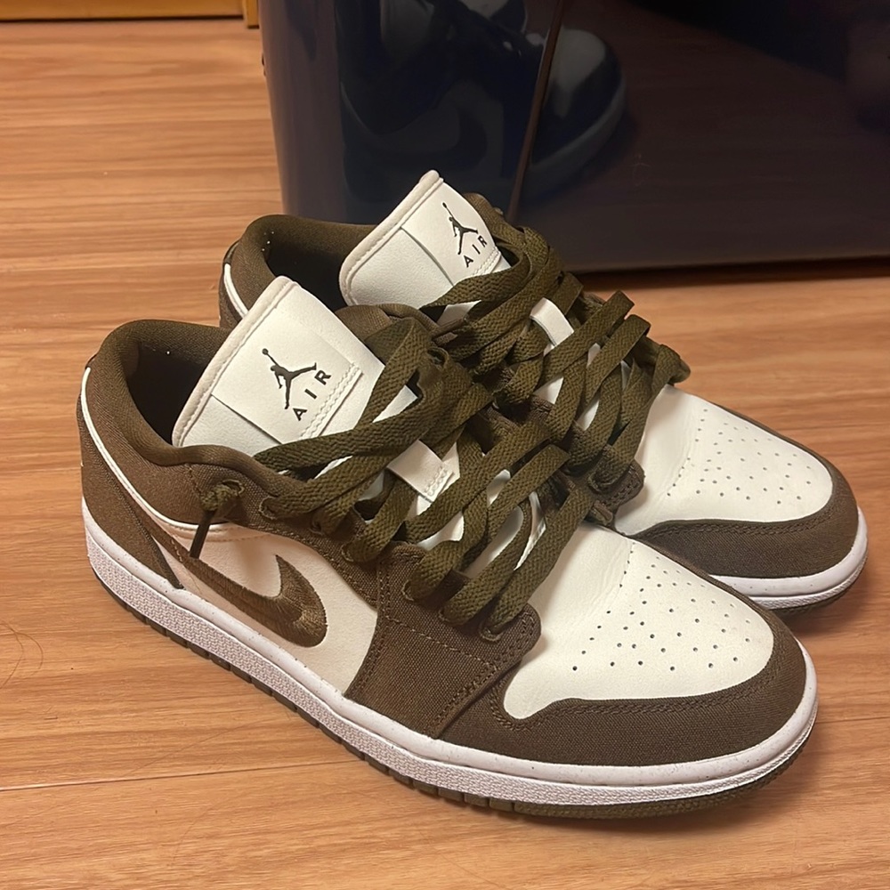 Womens Jordan Low 8.5
